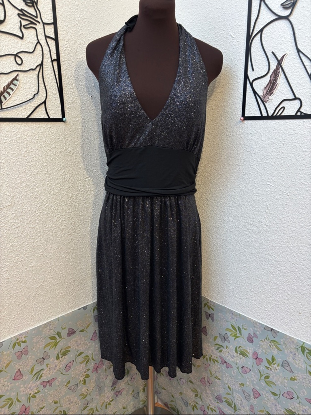 Vintage 1990’s En Focus Studio black and silver sparkle halter dress. Size 16.